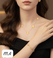Elegant Clover Flower Jewellery Set – Gold-Tone Necklace, Bracelet, Earrings & Ring