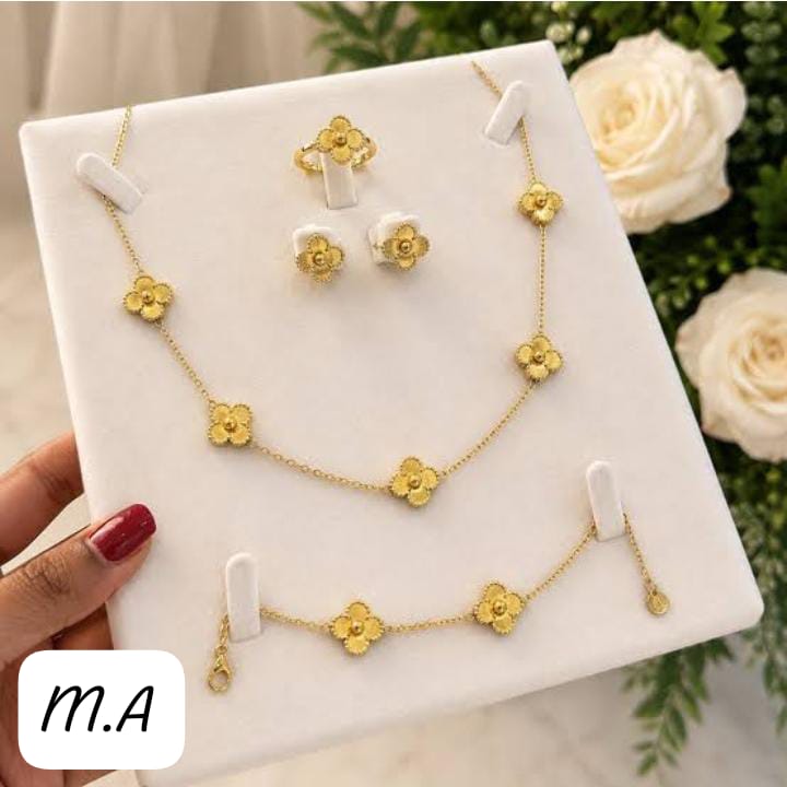 Elegant Clover Flower Jewellery Set – Gold-Tone Necklace, Bracelet, Earrings & Ring