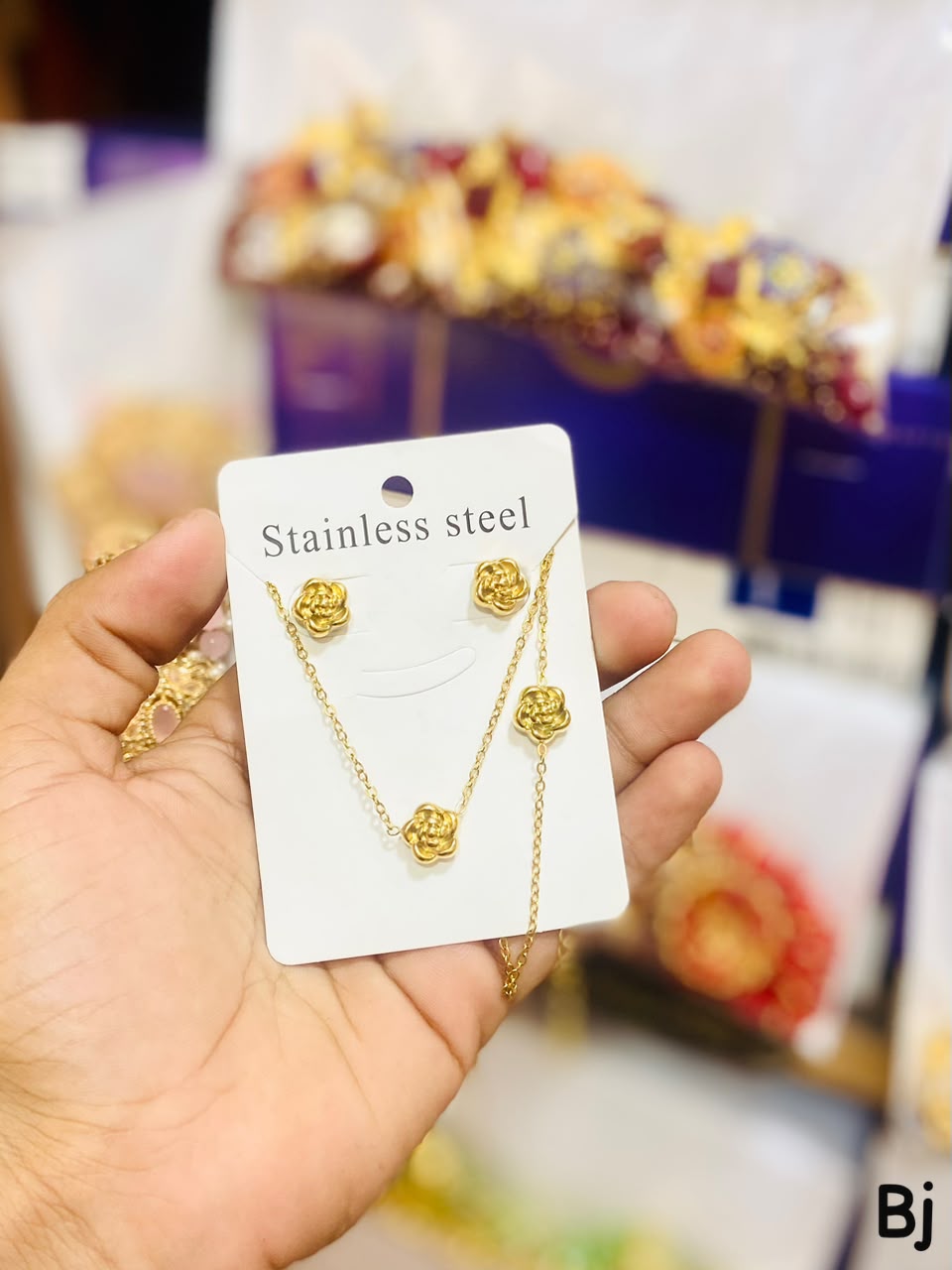 Elegant Rose Flower Jewellery Set – Gold-Tone Necklace, Bracelet & Earrings