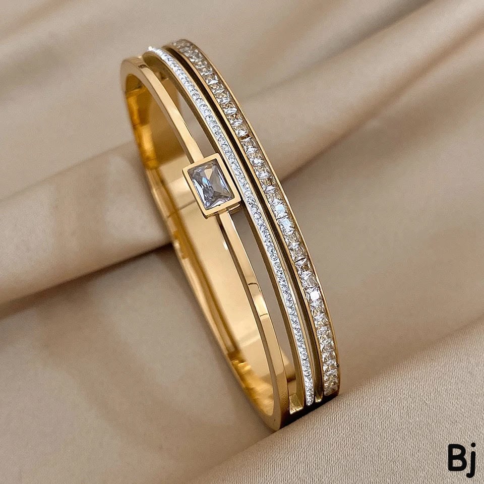 Elegant Gold-Tone Crystal Stone Bracelet – Luxury Layered Bangle